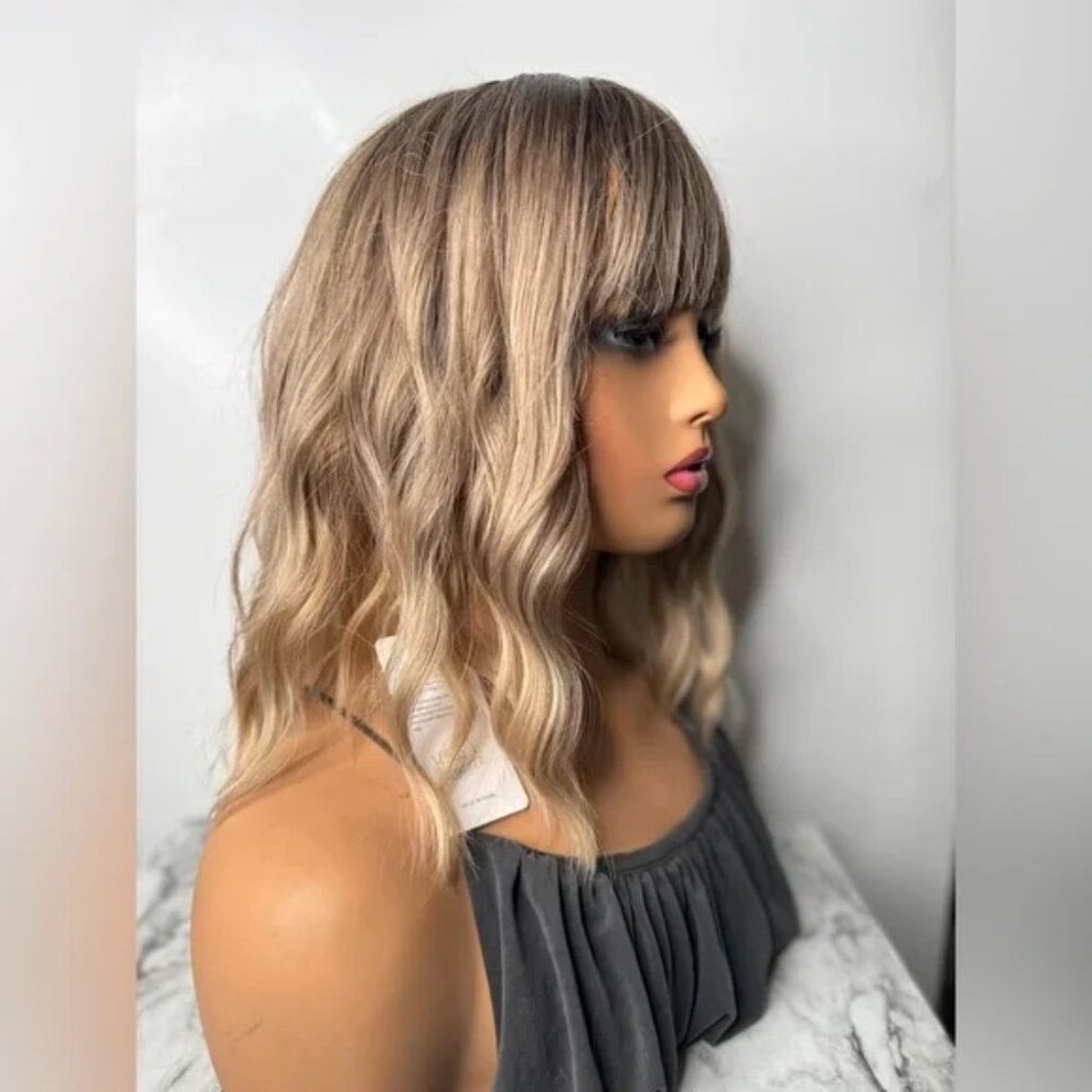 Stylish Ombre Brown Wavy Short Wig with Bangs - Natural Look - Picture 7 of 8